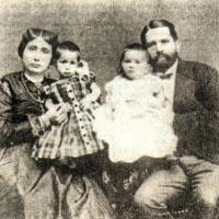 صورة عائلية لسالمة بنت سعيد